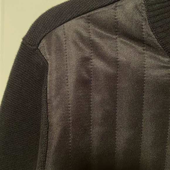 JONES NEW YORK Jacket. Has draw string waist to cinch. Gold details. Size Large. - Picture 4 of 6